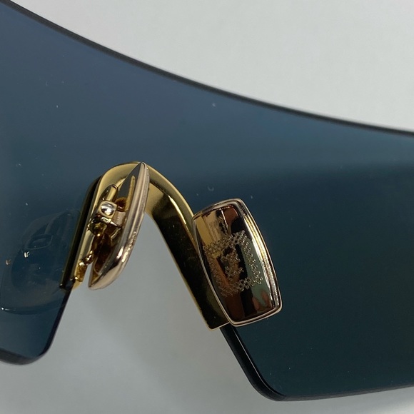 FENDI Rose Gold Shield Sunglasses
FF 0440/S 0000 99 - Picture 11 of 16